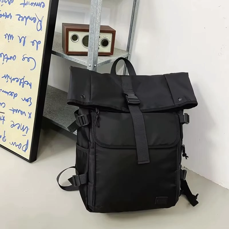 MOCHILA URBANA NEGRA PORTA NOTEBOOK HEBILLA UNISEX - 6