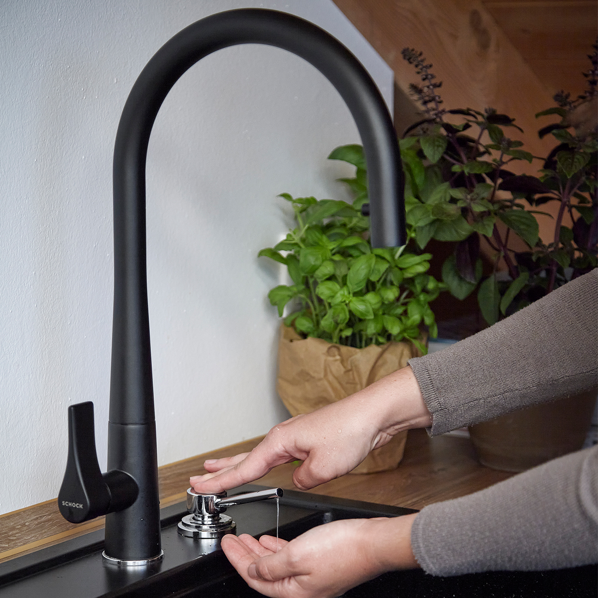 GRIFERÍA SCHOCK GOTA BLACK MAT - 3