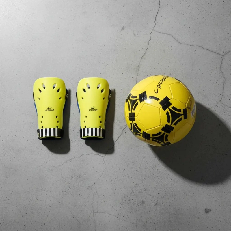 SET DE FUTBOL 3 EN 1 AMARILLO = BALON N 5 / MEDIAS S / CANILLERAS S - 2