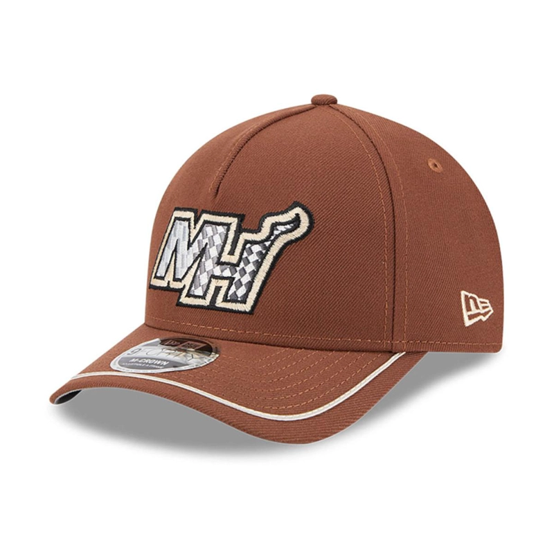 GORRA 9FORTY MIAMI HEAT NBA NEW ERA MOTORSPORT DARK BROWN - 1