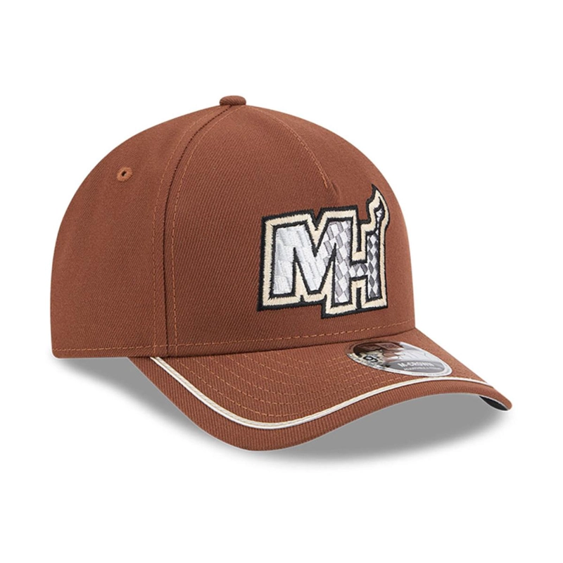 GORRA 9FORTY MIAMI HEAT NBA NEW ERA MOTORSPORT DARK BROWN - 2