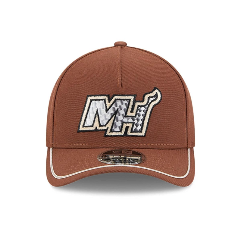 GORRA 9FORTY MIAMI HEAT NBA NEW ERA MOTORSPORT DARK BROWN - 3