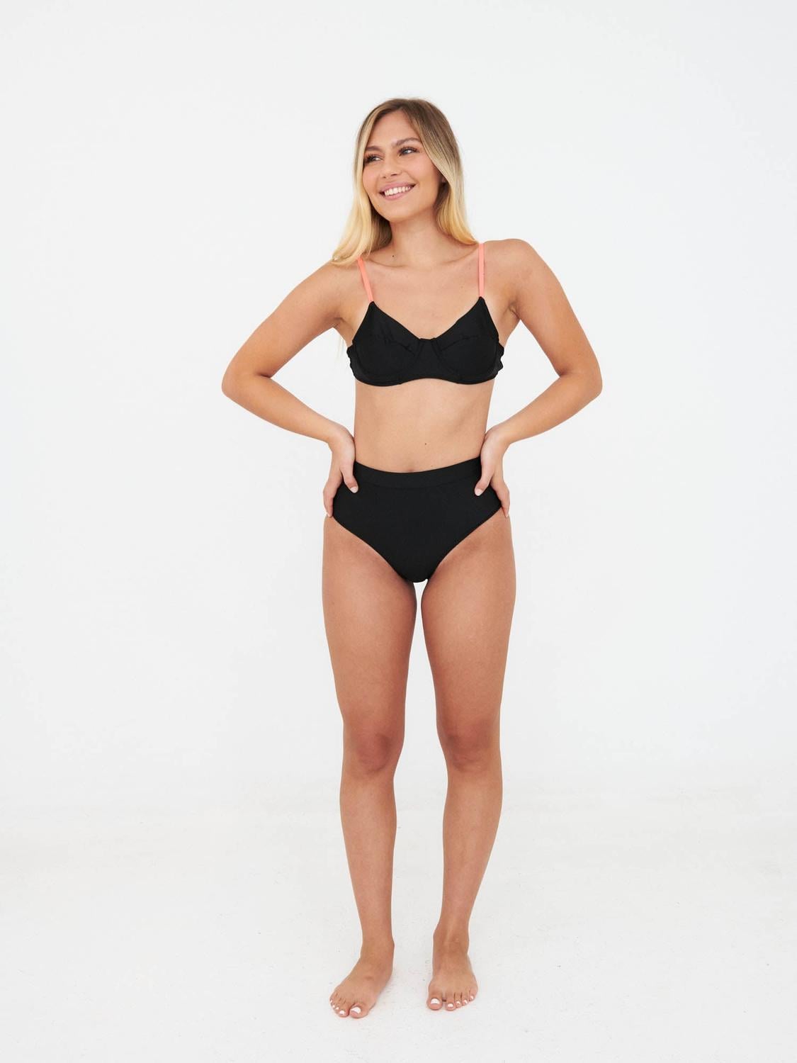 TOP DE BIKINI DAIKIRI MUJER HORMA NEGRO FILTRO UV50+ - 6