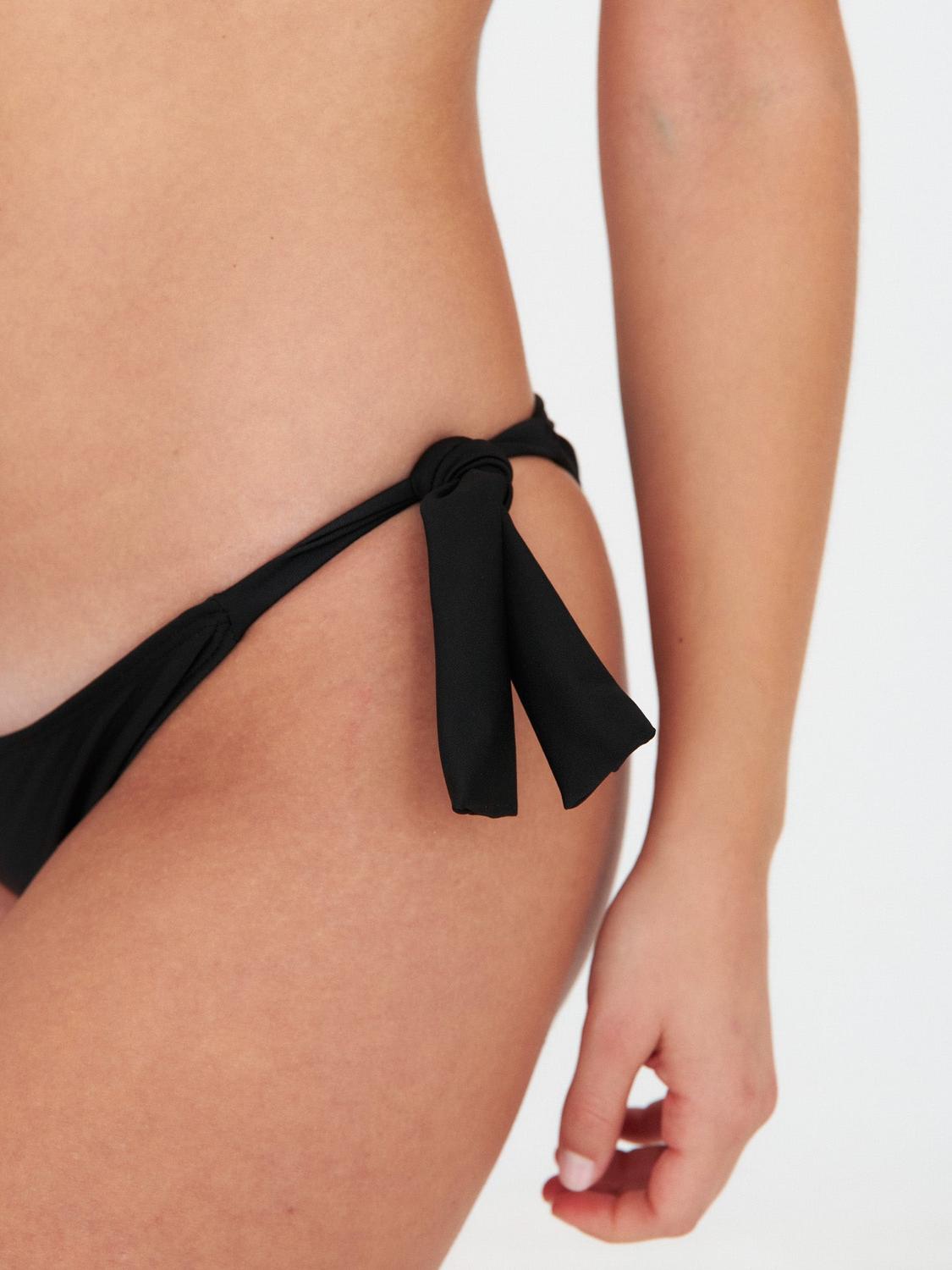 BOTTOM DE BIKINI DAIKIRI MUJER CALZON AMARRAS NEGRO FILTRO UV50+ - 4