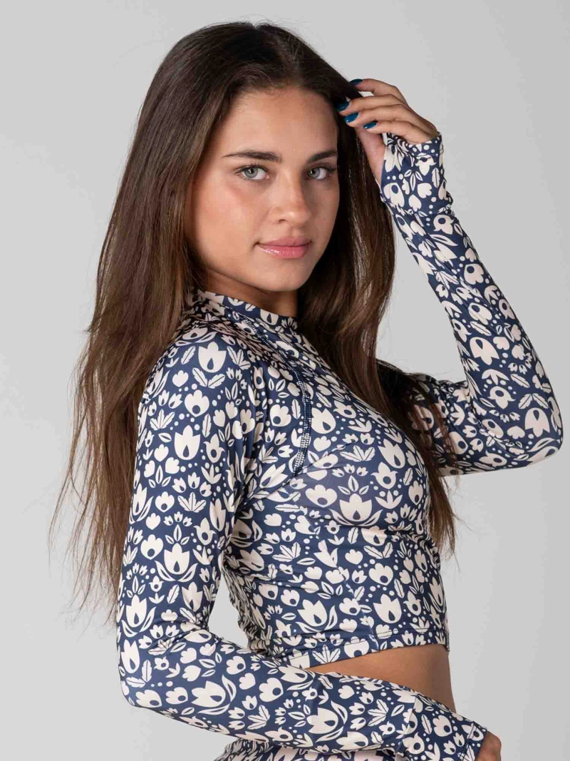 POLERA SURF DAIKIRI MUJER CORTA MANGA LARGA FLORAL MARINO CREMA PROTECCION UV50+ - 2