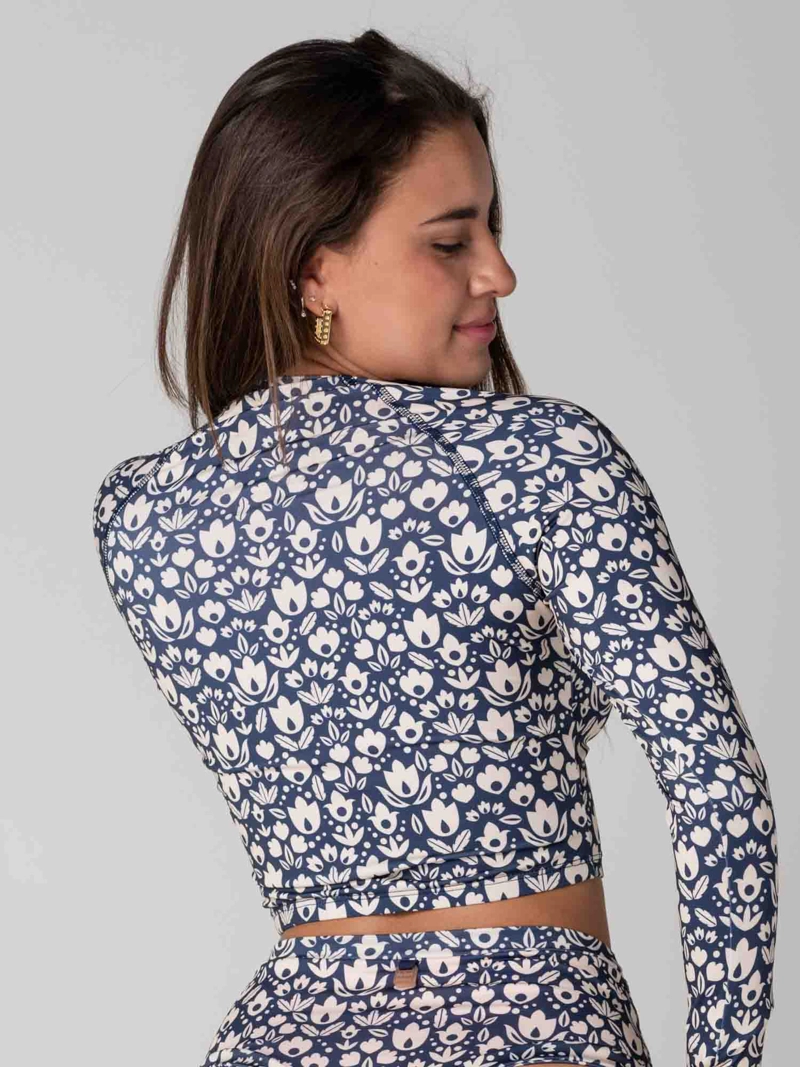 POLERA SURF DAIKIRI MUJER CORTA MANGA LARGA FLORAL MARINO CREMA PROTECCION UV50+ - 6