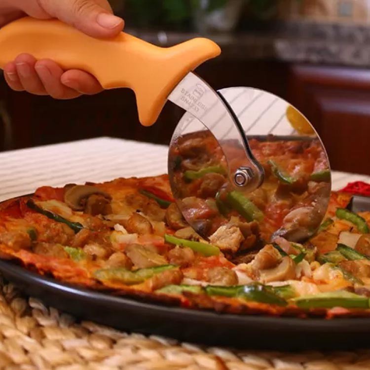 CORTADOR DE PIZZA 10 CM MANGO AMARILLO. B - 2