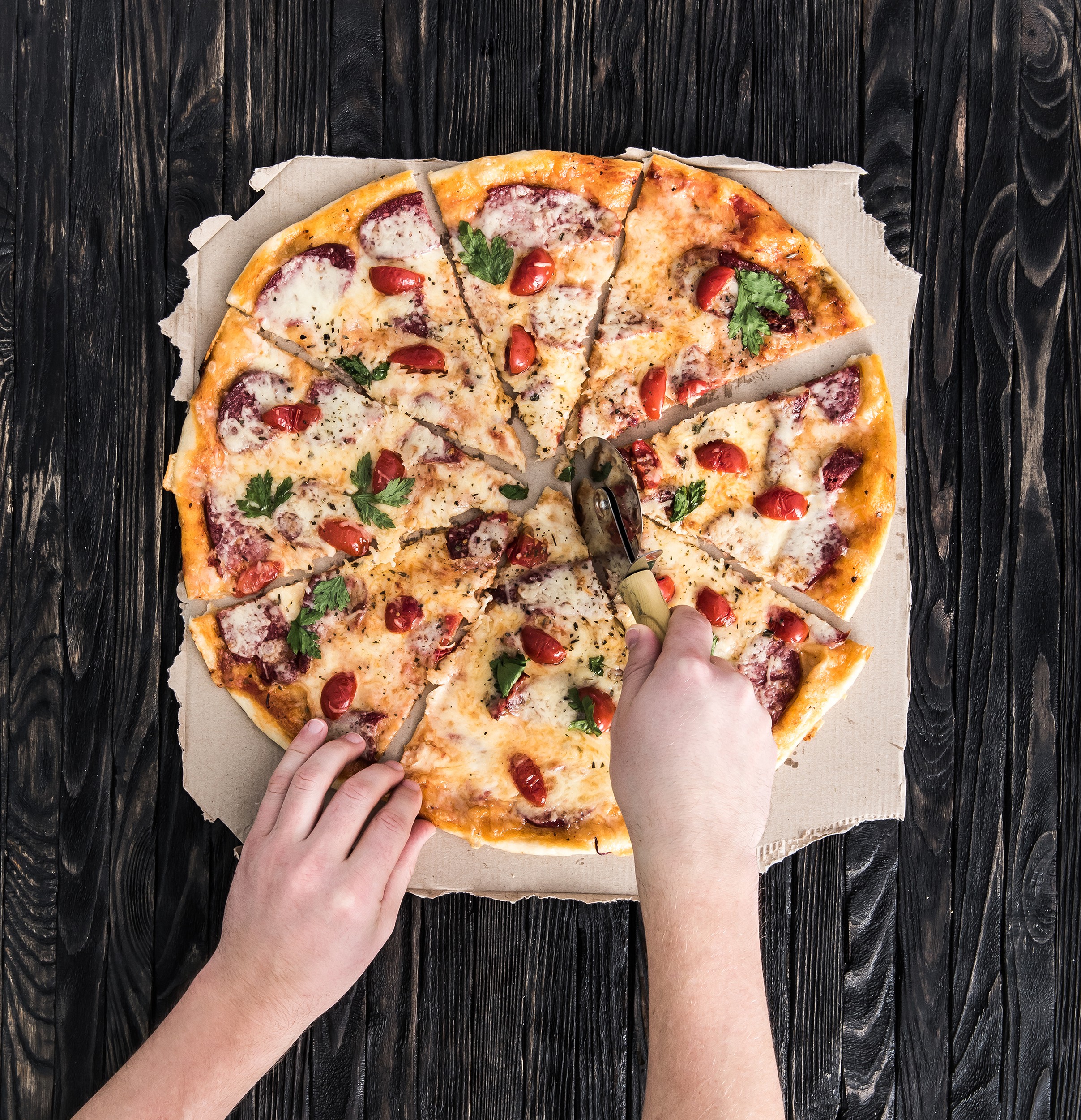 CORTADOR DE PIZZA 10 CM MANGO AMARILLO. B - 4