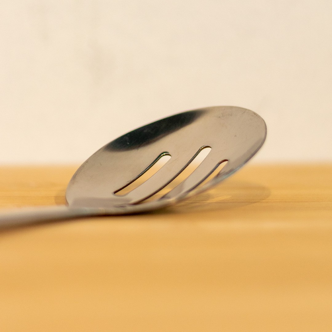 CUCHARON PERFORADO DE BUFFET 30CM STORM - 2