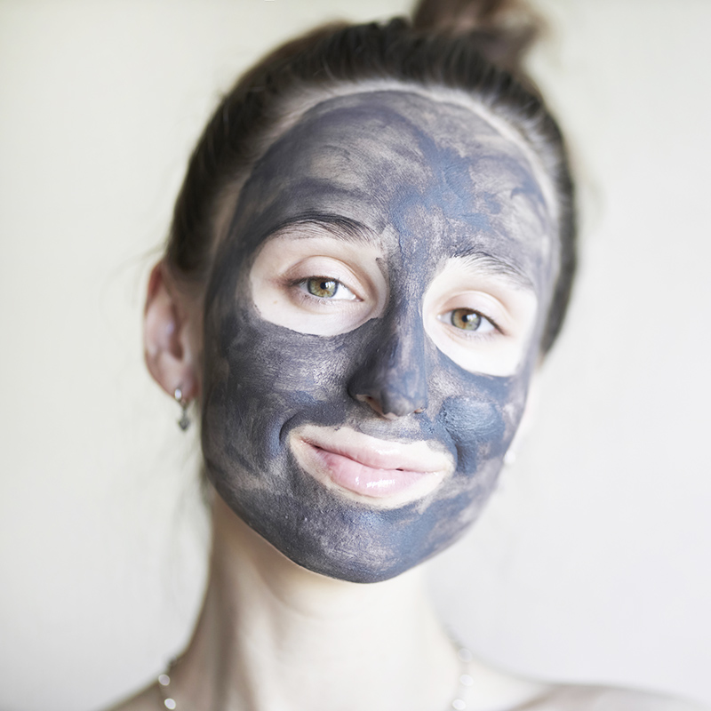 MASCARILLA DE ARCILLA ROSTRO Y CUELLO NGEN 100 GRS NEGRA SET + BOWL + CINTILLO + SAQUITO - 4