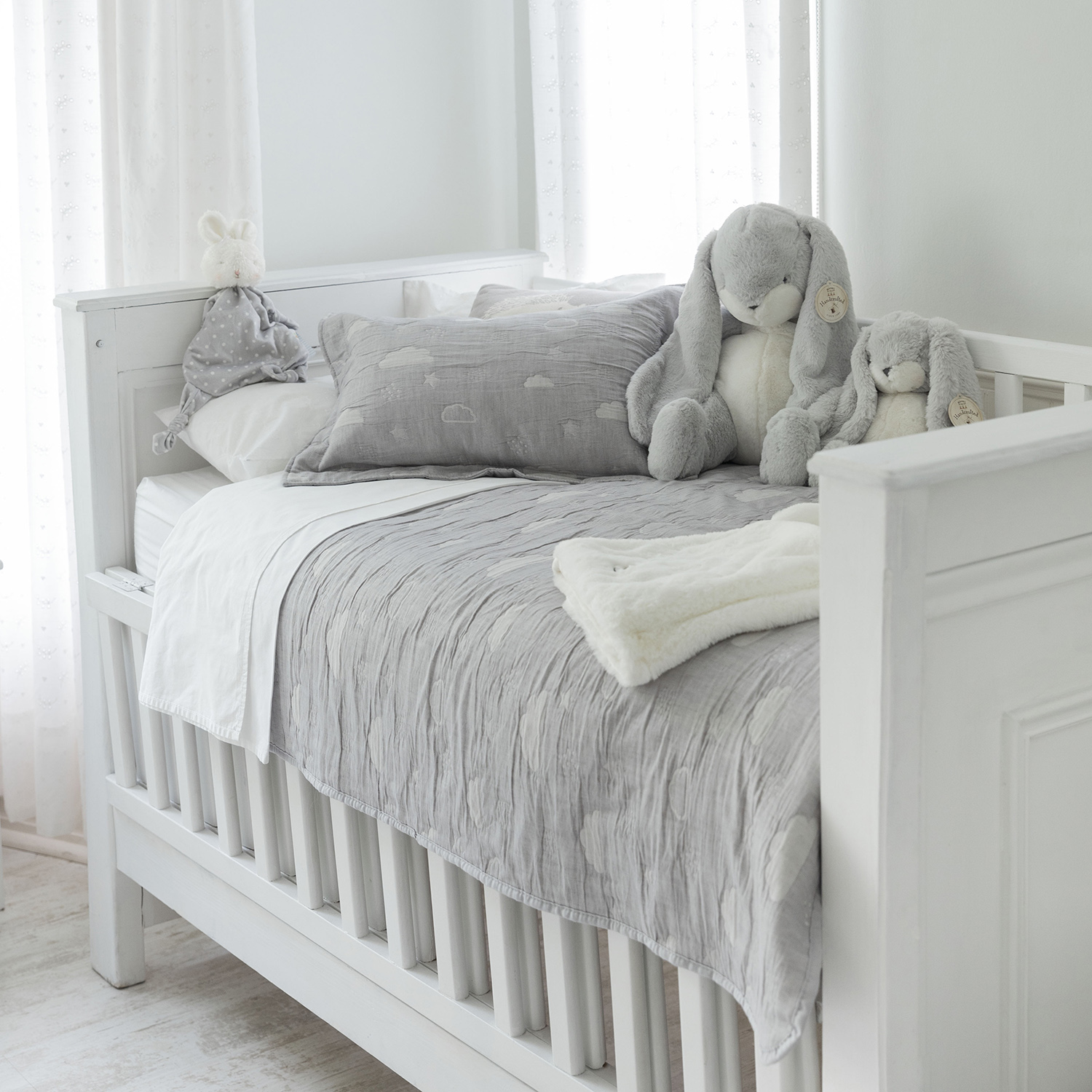 CUBRECAMA JACQUARD CLOUD GRIS CUNA NINA HERRERA - 4