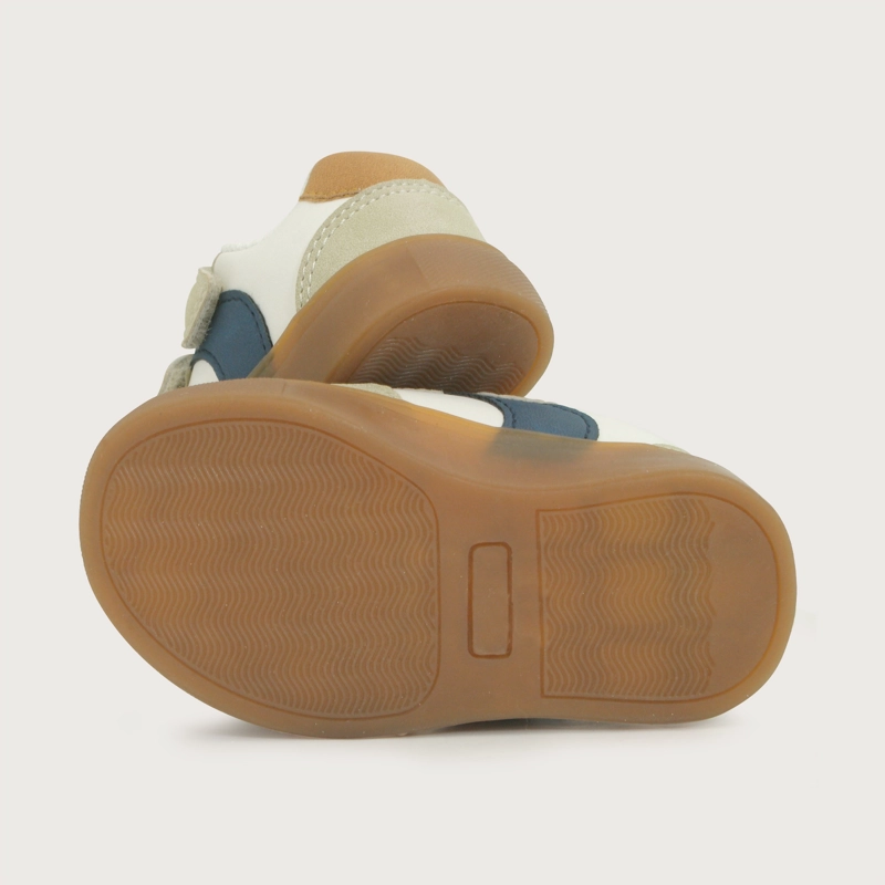 ZAPATILLA BLANCA DE NIÑO CON DETALLE AZUL - 3