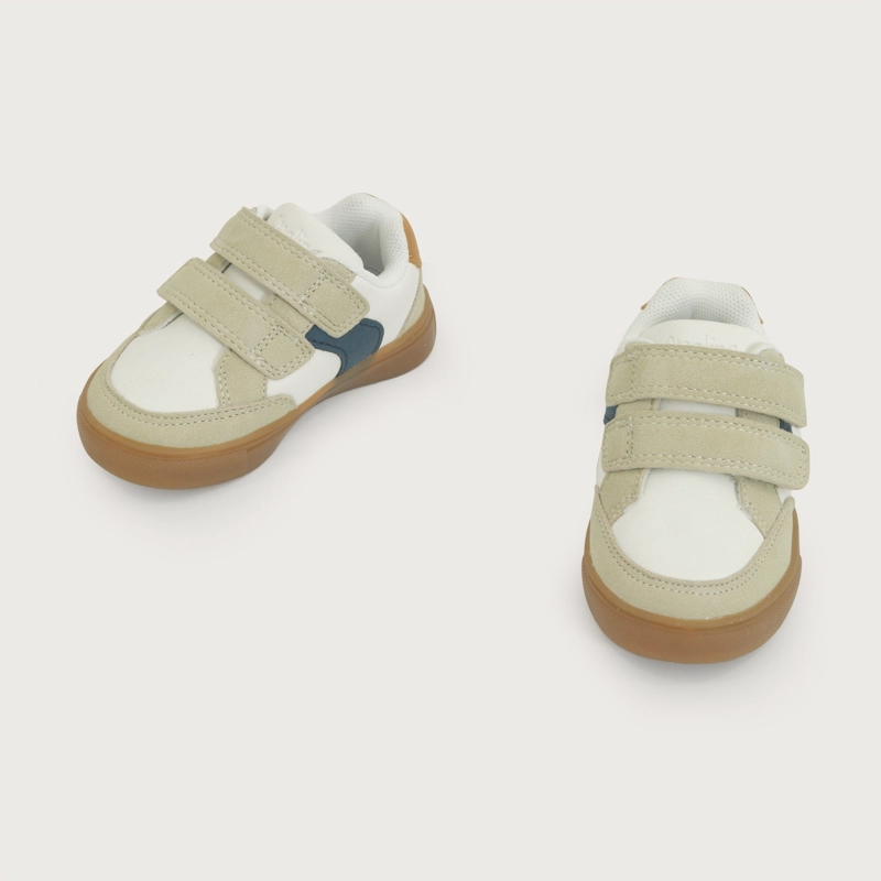 ZAPATILLA BLANCA DE NIÑO CON DETALLE AZUL - 4