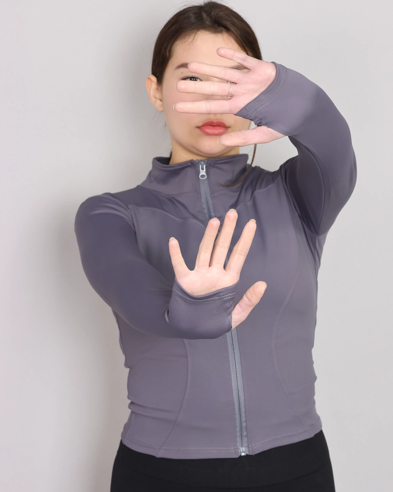 CHAQUETA DEPORTIVA AJUSTADA PARA MUJER CON CIERRE Y CORTE SLIM FIT - 1