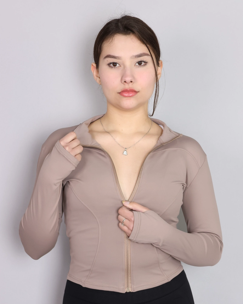 CHAQUETA DEPORTIVA AJUSTADA PARA MUJER CON CIERRE Y CORTE SLIM FIT - 1