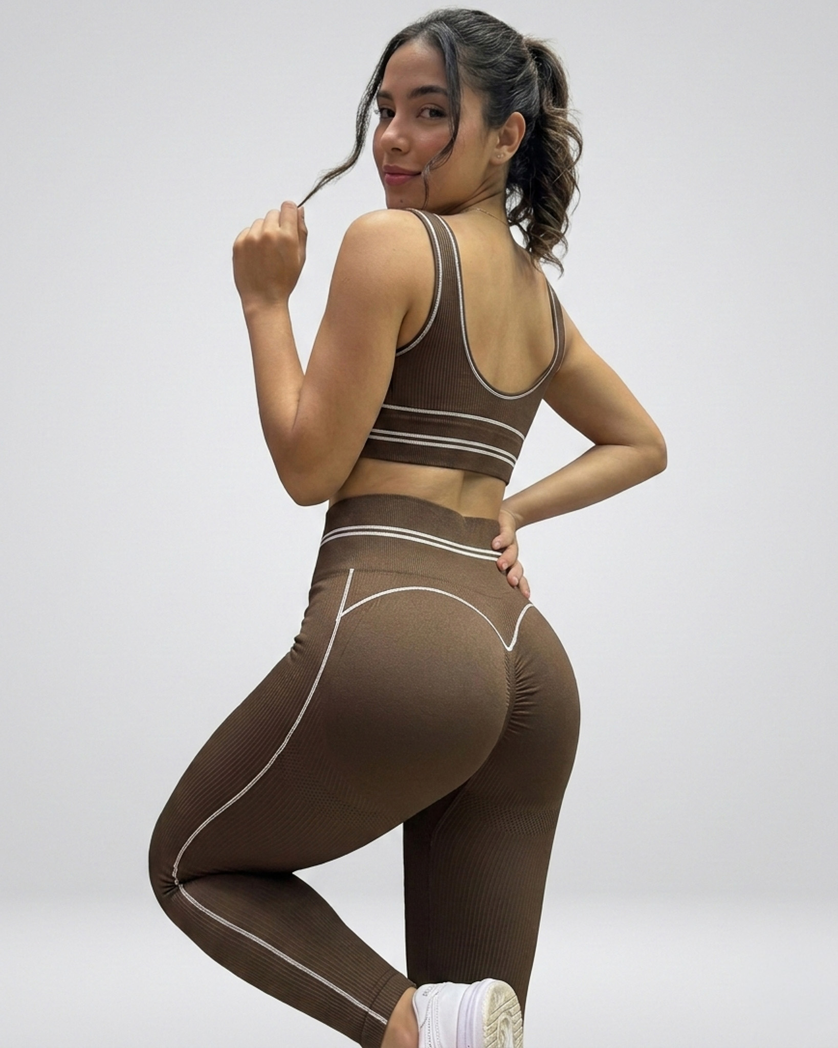 SET DEPORTIVO MUJER SEAMLESS CALZA PUSH UP Y TOP FIT - 7