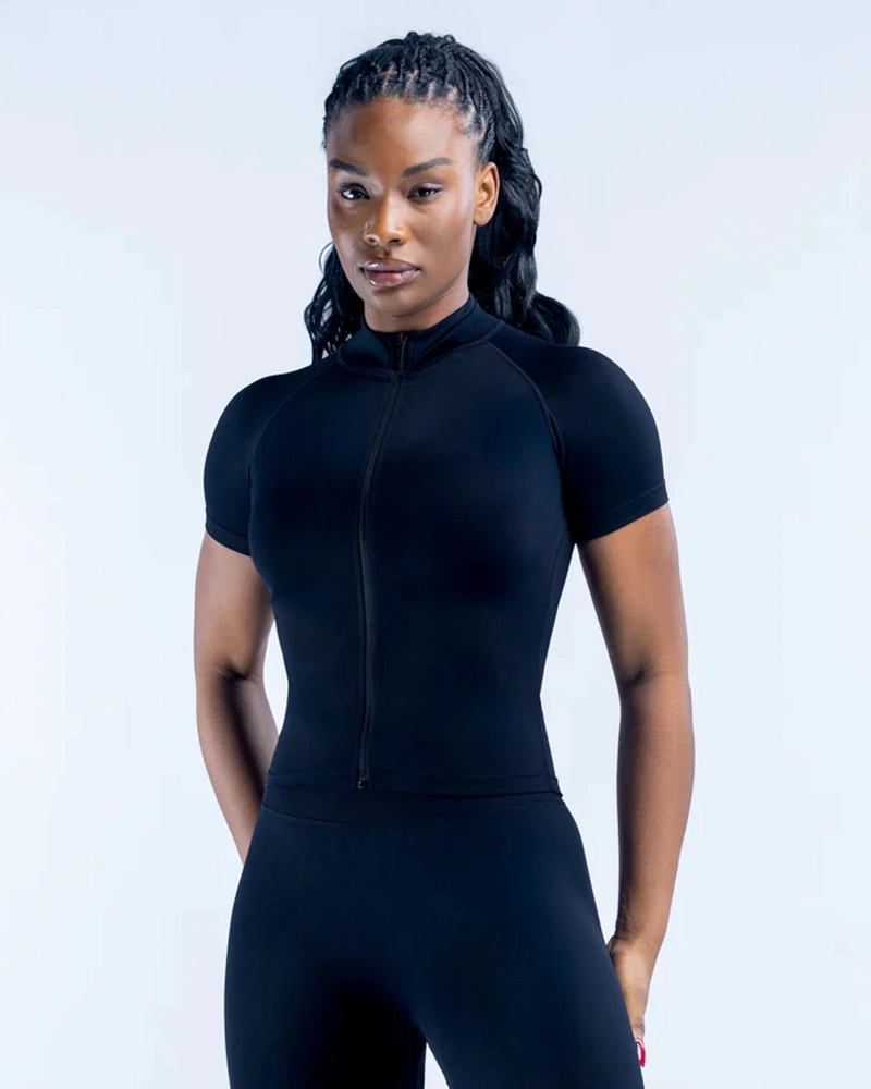 POLERA DEPORTIVA MUJER CON CIERRE FRONTAL MANGA CORTA - 1