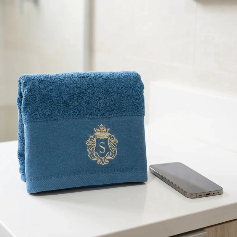 TOALLA ALGODON SIGNATURE AZUL | BORDADA | SECADO RAPIDO - 5