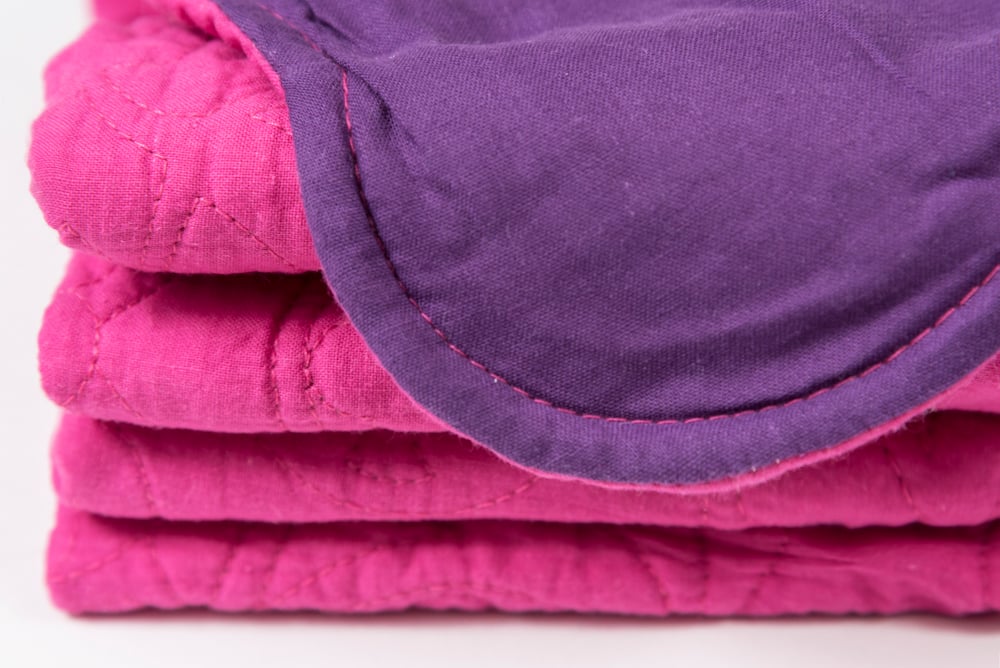 COBERTOR QUILT FUCSIA / MORADO KING - 3