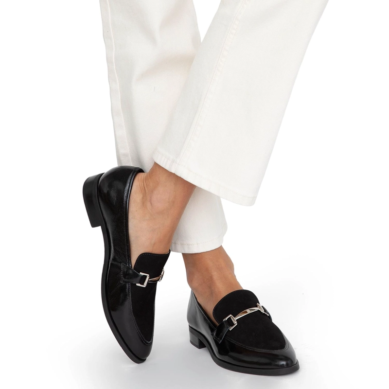 MOCASIN DE CUERO MUJER GACEL NEGRO CRUZ - 2