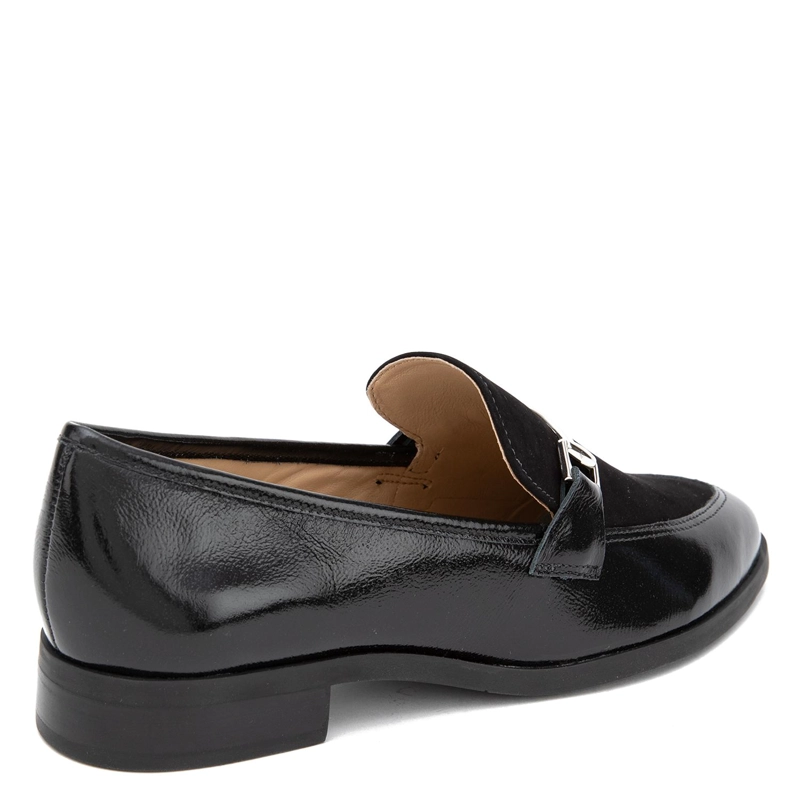 MOCASIN DE CUERO MUJER GACEL NEGRO CRUZ - 5