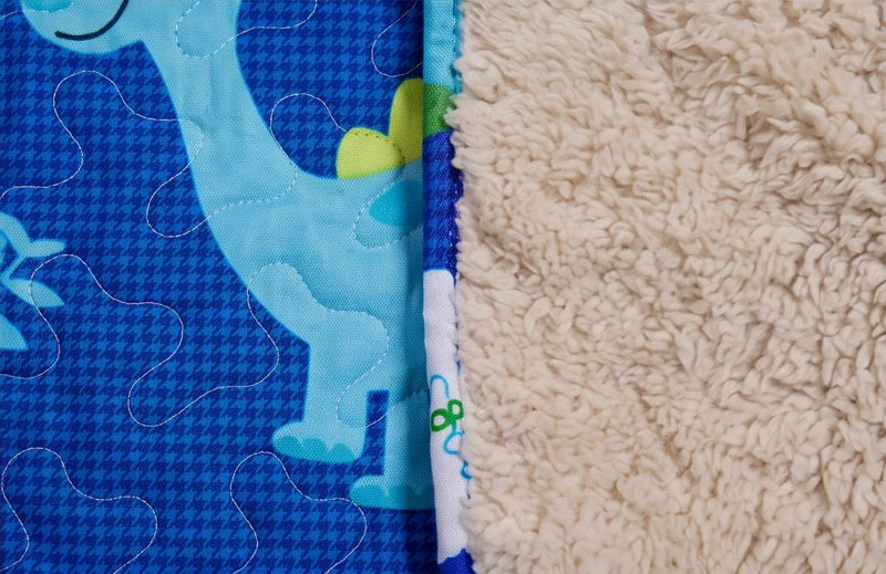 CUBRECAMA 1.5 PLAZA AZUL QUILT SHERPA MUNDO DINOSAURIO M927 - 6