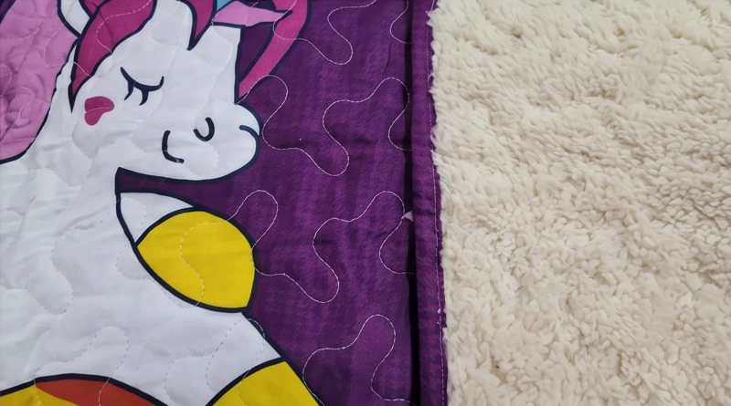 CUBRECAMA 1.5 PLAZA MORADO QUILT SHERPA UNICORNIO M926 - 3