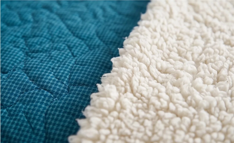 CUBRECAMA 1.5 PLAZA VERDE PETROLEO QUILT SHERPA M920 - 5