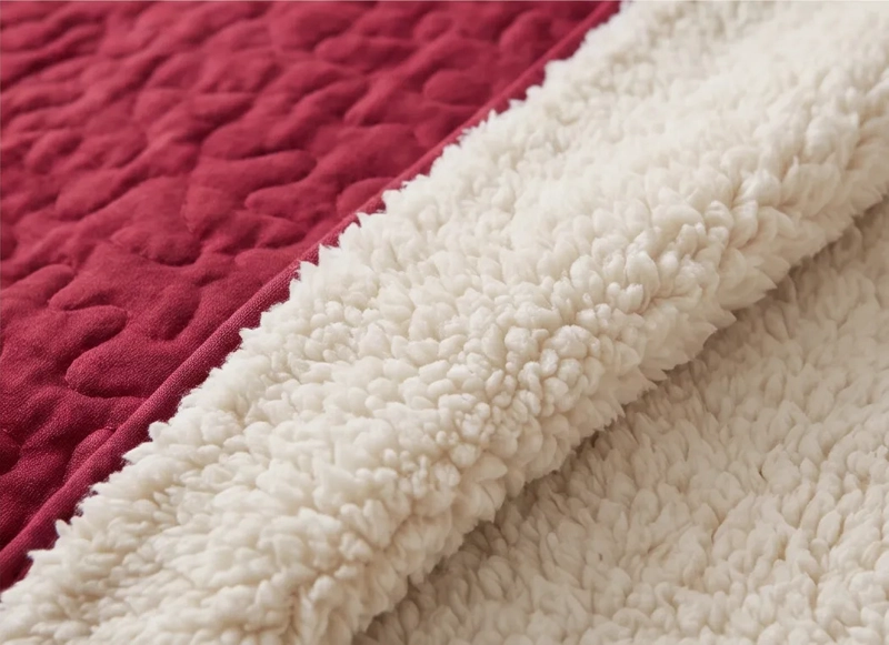 CUBRECAMA 1.5 PLAZA ROJO QUILT SHERPA M921 - 3
