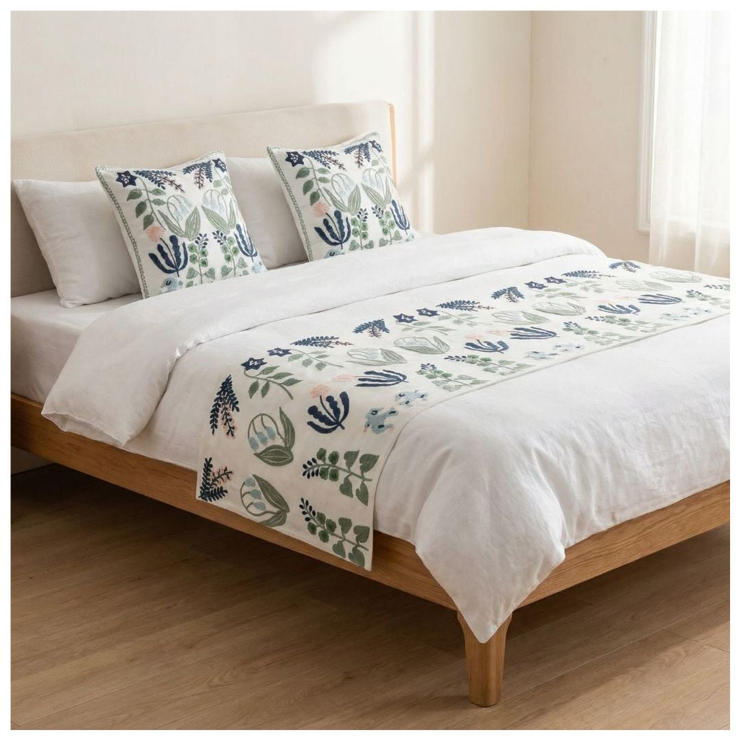 SET DE PIECERA BORDADA FLORAL 2 PLAZAS/KING - BOTANICA ESCANDINAVA - 1