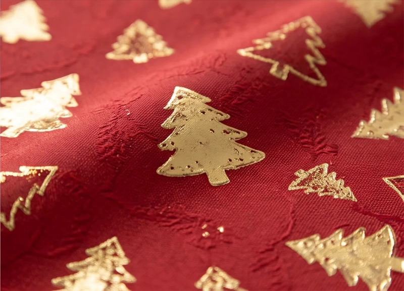 MANTEL NAVIDEÑO RECTANGULAR 140 X 220 CM - ROJO PINOS DORADOS - 3