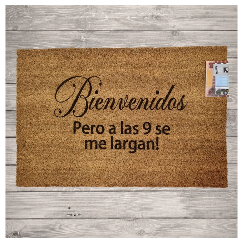 ALFOMBRA TAPETE LIMPIA PIES PERSONALIZADO FIBRA DE COCO BIENVENIDOS PERO A LAS 9 SE ME LARGAN - 1