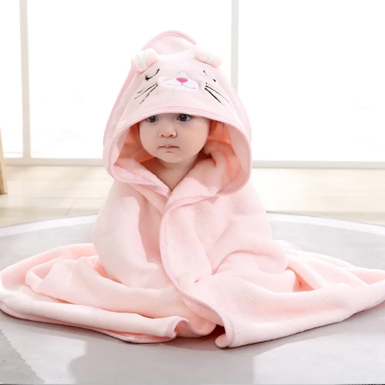 TOALLA Y CAPA PARA BAÑO DE ALGODON EXTRA SUAVE CON CAPUCHA GATITO ROSADO PARA BEBE S Y NIÑOS - 1
