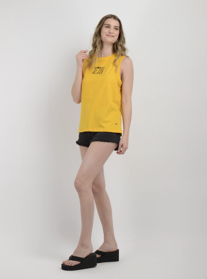 POLERA SIN MANGAS WOTW AMARILLO - 3