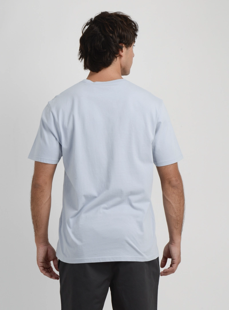 POLERA MANGA CORTA OG BADGE  AZUL CLARO - 2