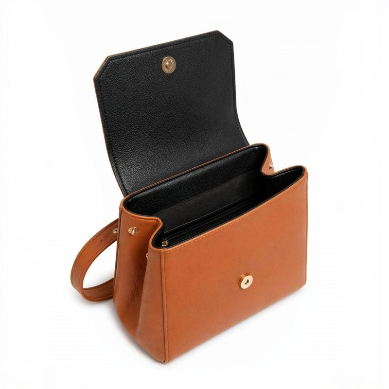 MOCHILA CON SOLAPA CAFE CLARO 30X27X15 - 2