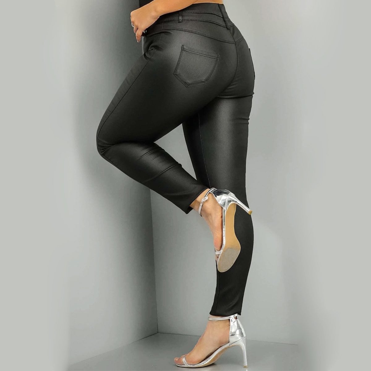 JEANS MUJER BUCANERAS NEGRO ECO CUERO CALCE PERFECTO TIRO ALTO ELASTICADOS BOTÓN CIERRE - 5