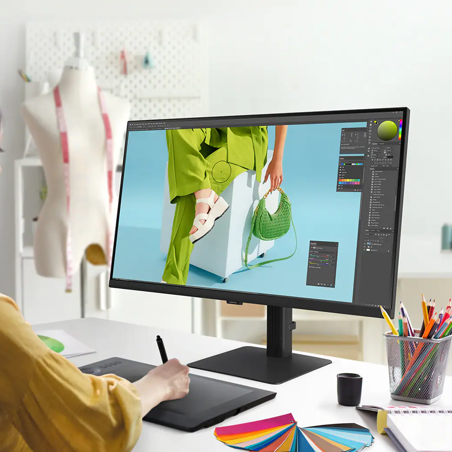 32" S70UD ViewFinity S7 UHD 60Hz Monitor High Resolution Plano - 4
