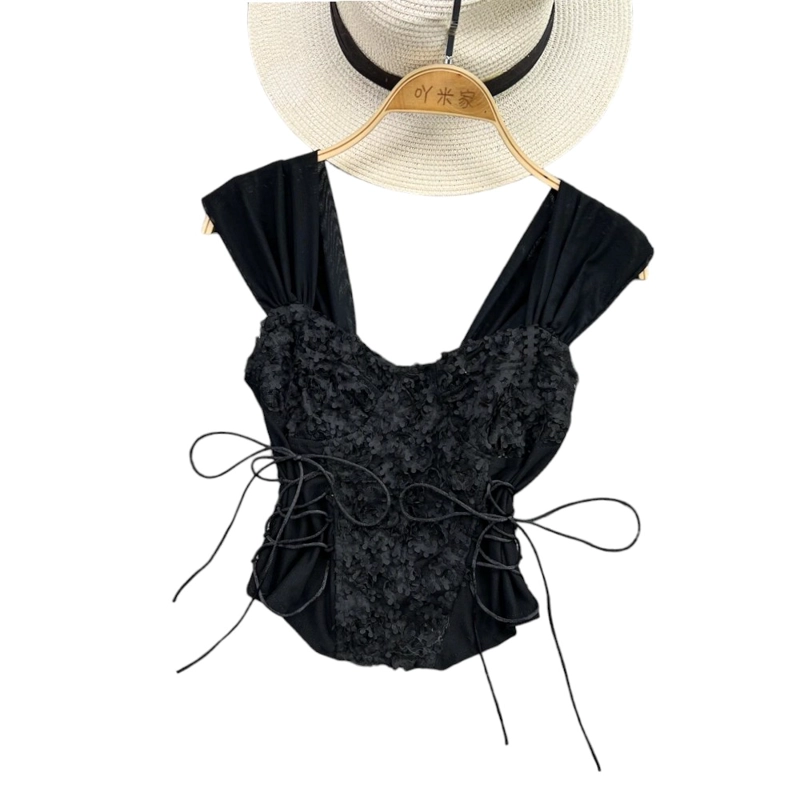 Crop Top De Moda Con Encaje Y Mangas Cortas - 1
