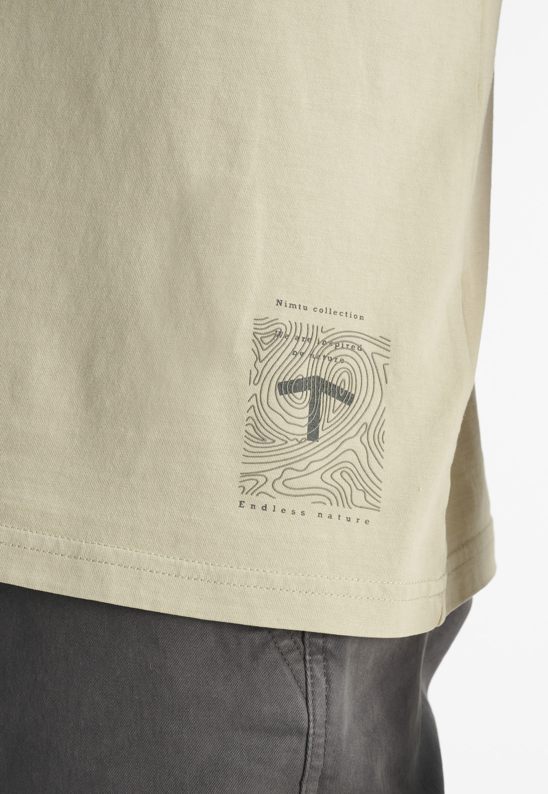 POLERA ALGODÓN HOMBRE NIMTU BEIGE GEO CASUAL SAND - 5