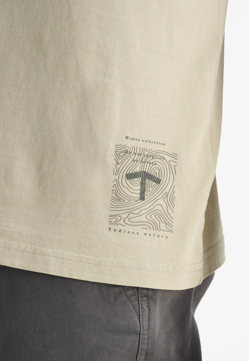 POLERA ALGODÓN HOMBRE NIMTU BEIGE GEO CASUAL SAND - 5