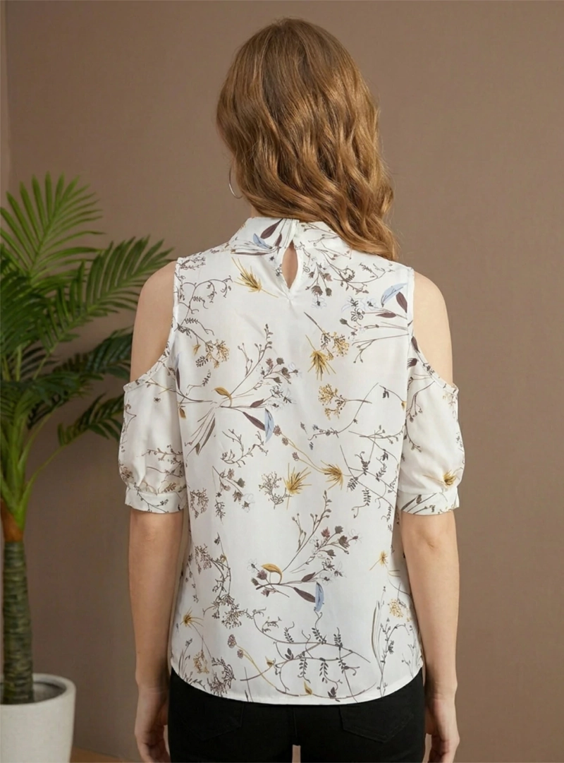 BLUSA DE MUJER FLORAL 'GARDEN BREEZE' CON HOMBROS DESCUBIERTOS Y CUELLO HALTER - 2