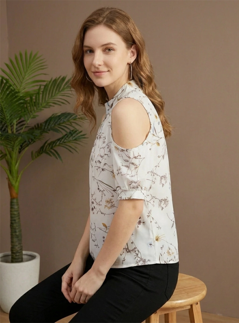 BLUSA DE MUJER FLORAL 'GARDEN BREEZE' CON HOMBROS DESCUBIERTOS Y CUELLO HALTER - 4