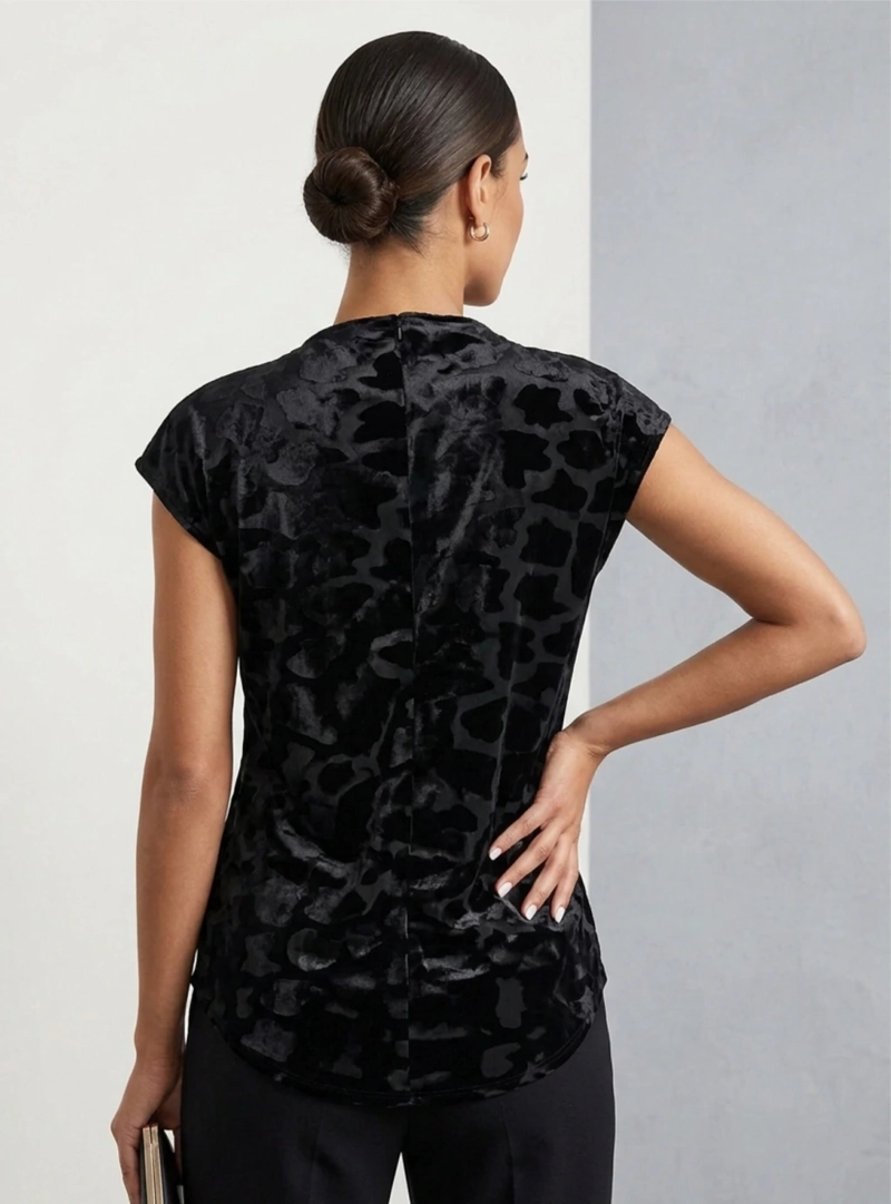 BLUSA DE TERCIOPELO DEVORE  CON EFECTO TEXTURIZADO Y MANGA CORTA - 4