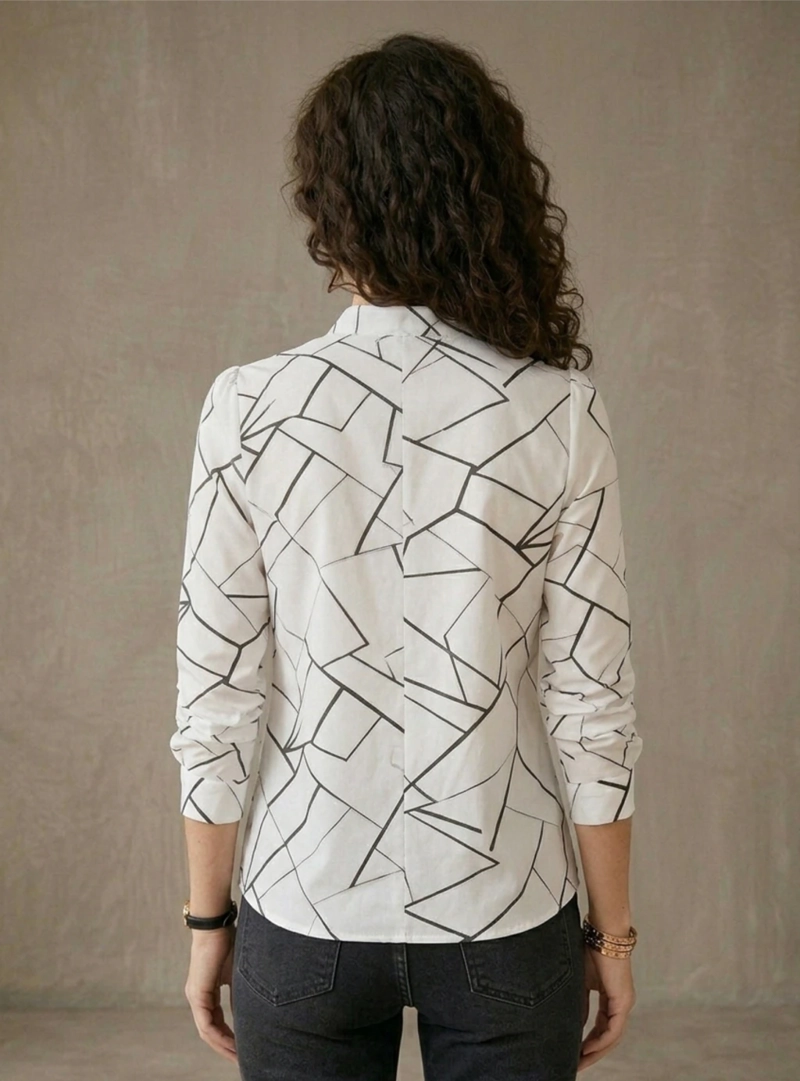 BLUSA ESTAMPADO GEOME TRICO CON CUELLO EN V Y BOTONES - 3