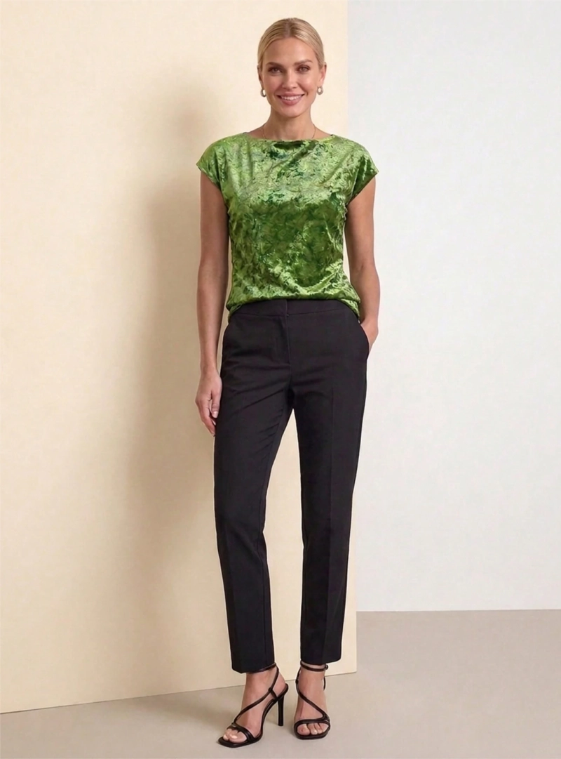 BLUSA DE TERCIOPELO DEVORE VERDE EFECTO TEXTURIZADO Y MANGA CORTA - 4