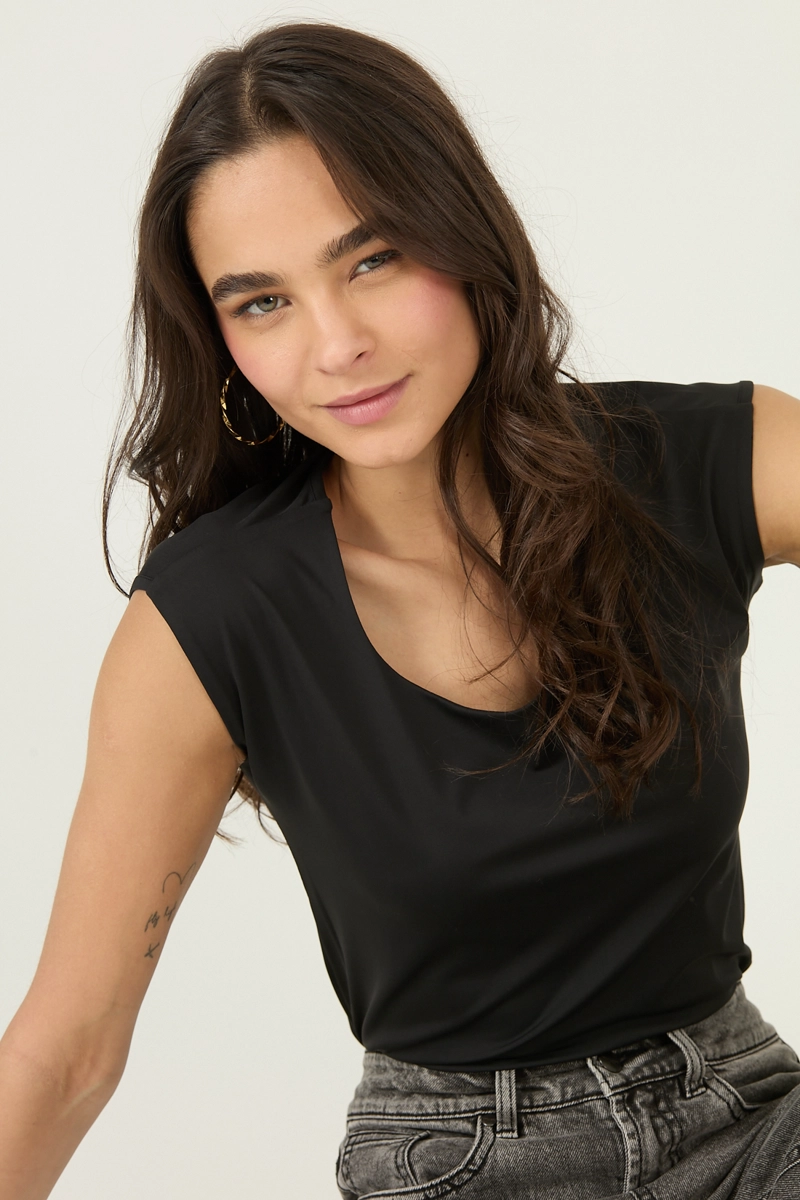 POLERA NEGRA COD 2800725 - 2