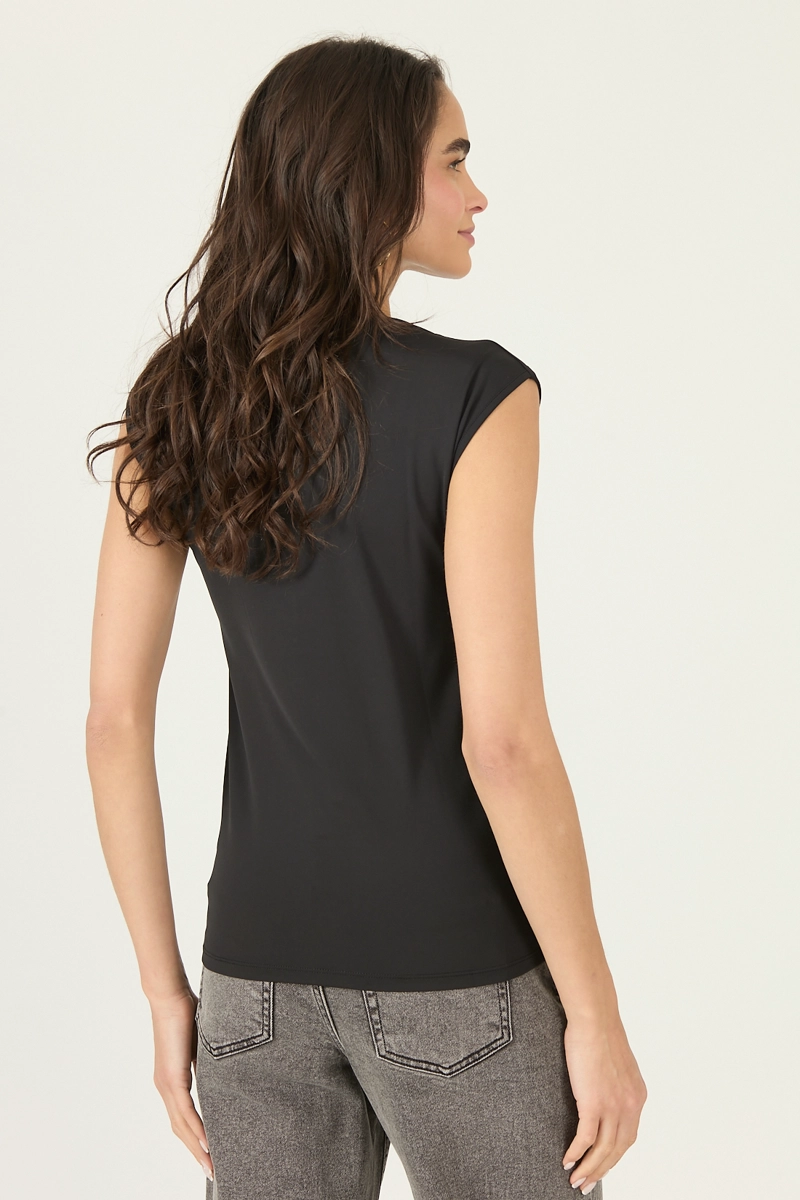 POLERA NEGRA COD 2800725 - 5