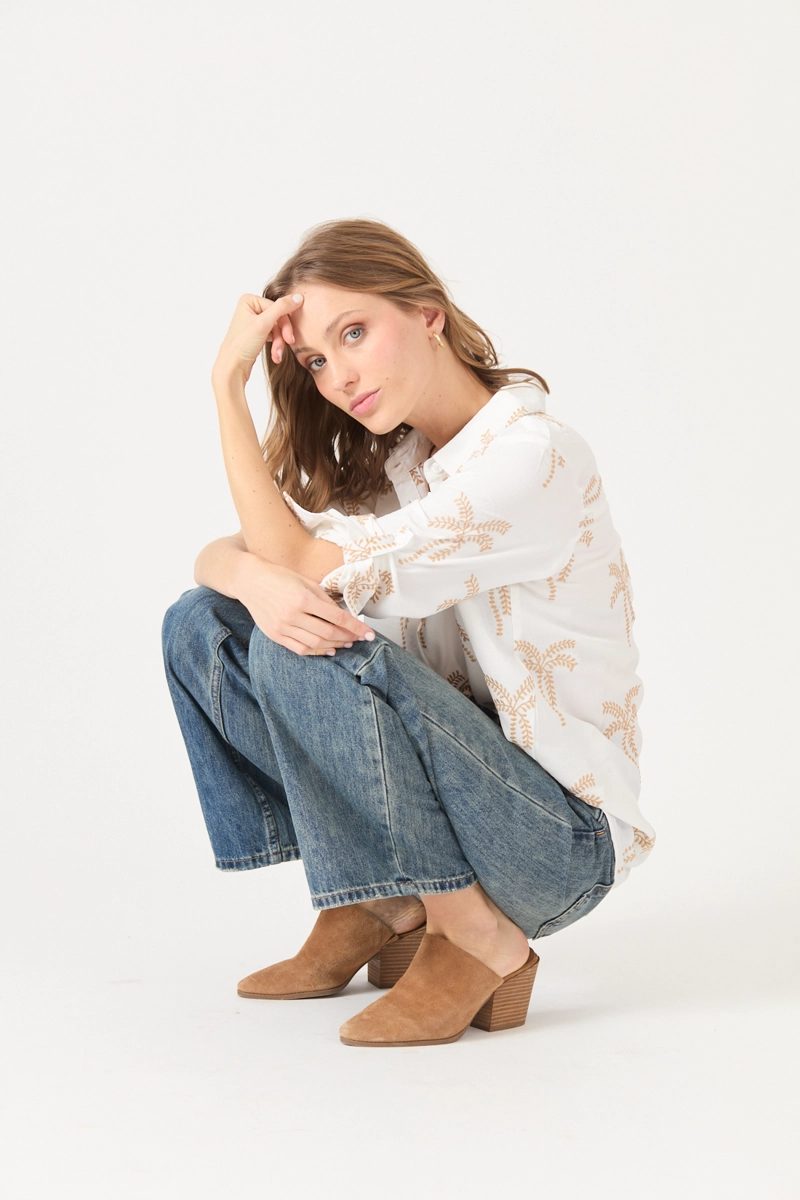 BLUSA CON BORDADOS BLANCA COD 4520576 - 1