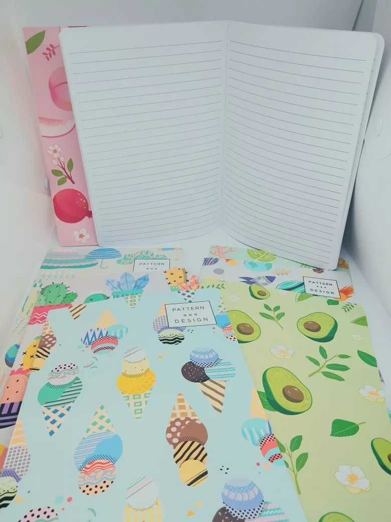 PACK DE 5 LIBRETAS COSIDAS LÍNEAS DISEÑOS KAWAII SURTIDAS - 1